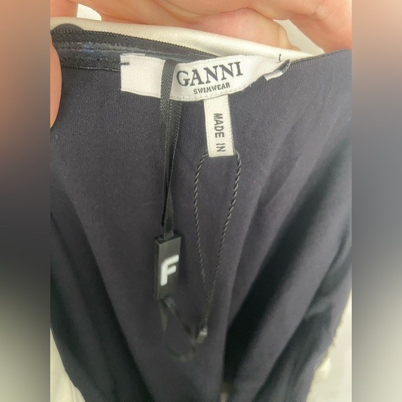 Ganni. Ruffled Polka Dot One-Shoulder Swimsuit Size EU40/US 8/10 - Picture 4 of 6